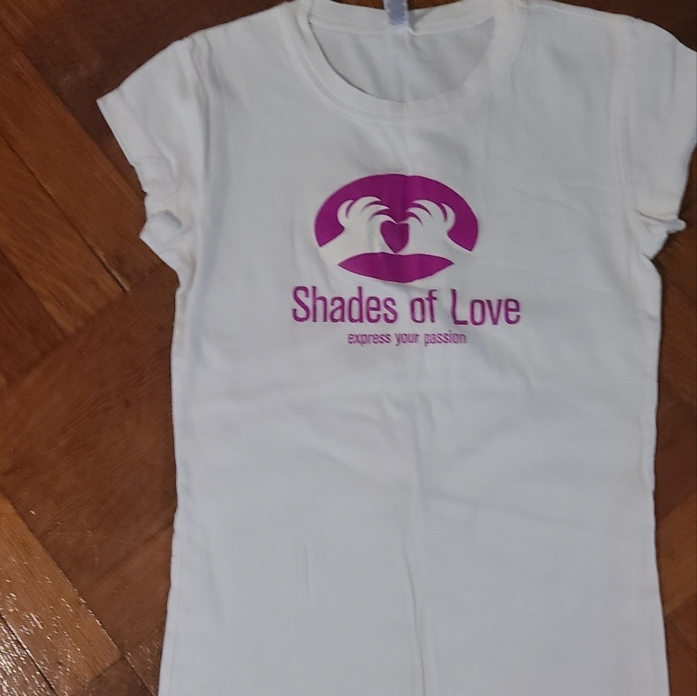 Shades of love white t shirt w cap sleeves sz small Hp🔥🔥🔥🔥